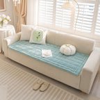 PlushGuard™ – Protector de Sofá Ultrasuave para Mascotas | Franela Premium, Antideslizante y Lavable